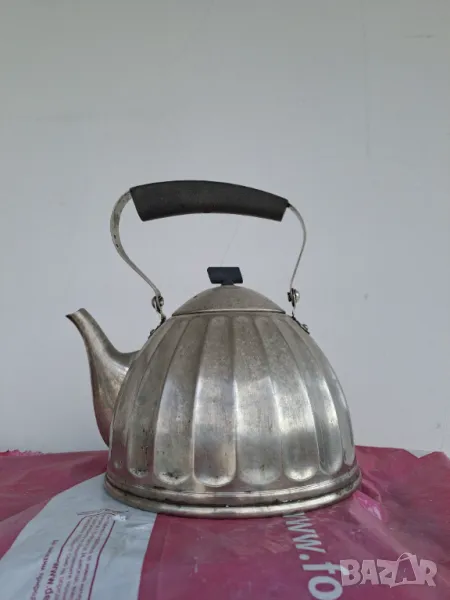 Стар метален чайник, снимка 1