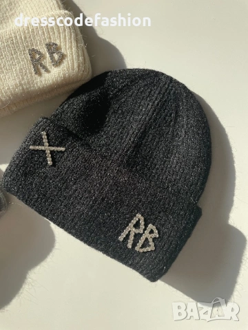 Зимни дамски шапки плетиво с камъни , снимка 3 - Шапки - 53175534