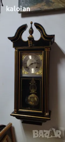 Стар стенен часовник. Навива се с ключе и работи около 5-6 дни с едно навиване. Гонгът бие на час и , снимка 1