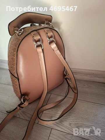 ✨ Стилна раница с капси в цвят „Nude” – Като нова! ✨ , снимка 2 - Раници - 53382542