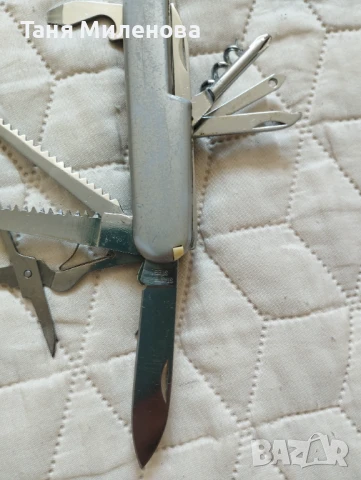 Колекционерско джобно ножче със много възможности ( ножичка, отварачка отверка и пр.)