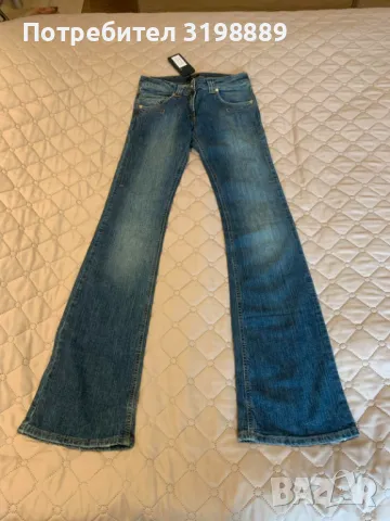 продавам дамски дънки Versace