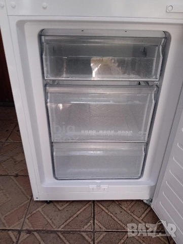 Комбиниран хладилник с фризер Бош Bosch A+++ с две години гаранция!, снимка 10 - Хладилници - 52809002