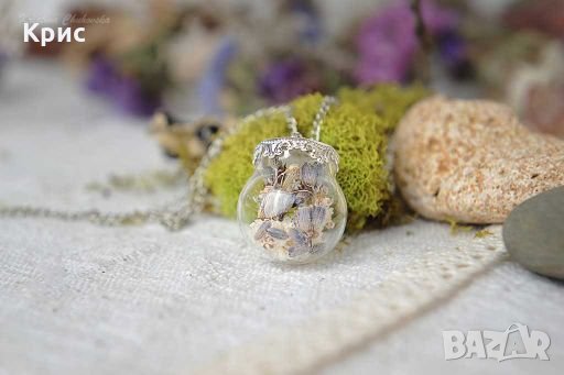 🌿 Колие с изсушени цветчета на бяла гипсофила, лавандула и фестука , снимка 1 - Подаръци за жени - 27247546