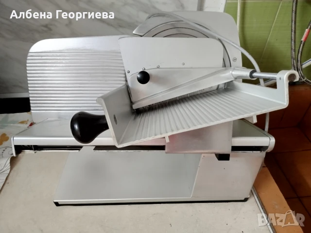 Слайс машина за заведения GRAEF S-2560 - 300 W, снимка 8 - Обзавеждане на кухня - 50809704