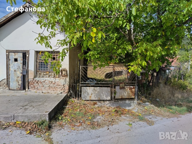 Продавам къща в центъра на село Люлин, с отлична локация, снимка 3 - Къщи - 52301986