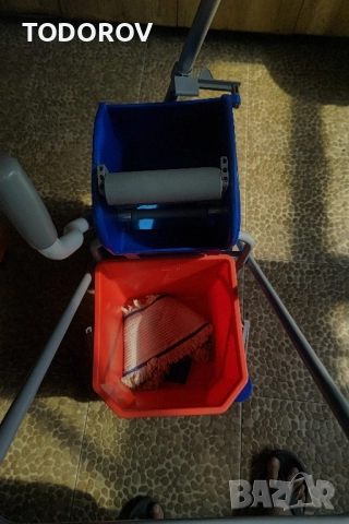 продавам количка за почистване Hagleitner , снимка 2 - Мопове, кофи, четки и метли - 52140553