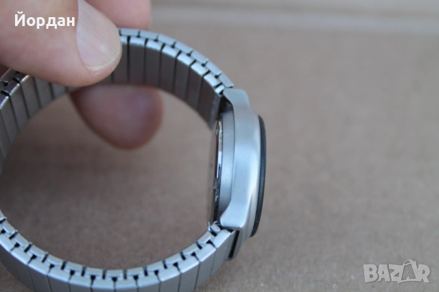 Швейцарски дамски часовник ''Stunt Sikurr Breitling'', снимка 2 - Дамски - 52653882