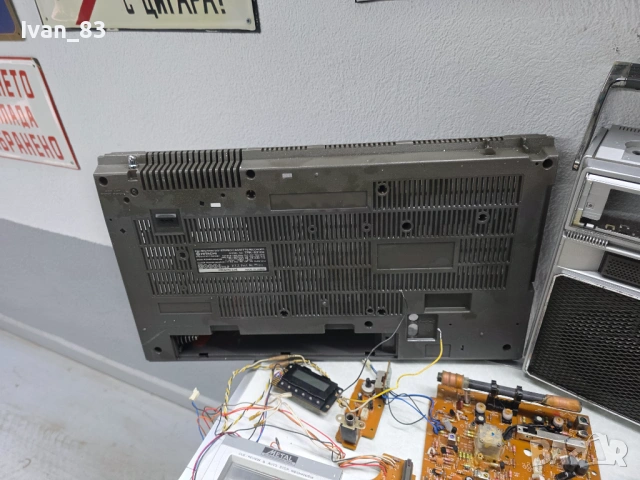 Радиокасетофон Hitachi trk 8210e на части, снимка 4 - Радиокасетофони, транзистори - 53499432