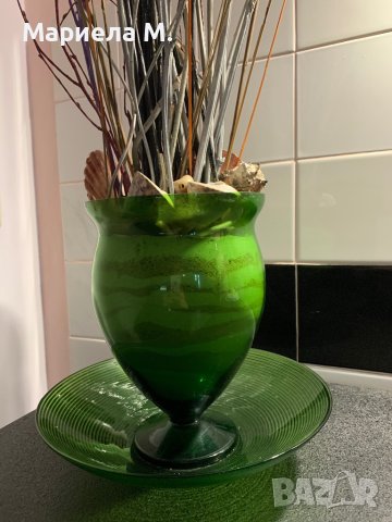 Стъклена ваза с чиния 