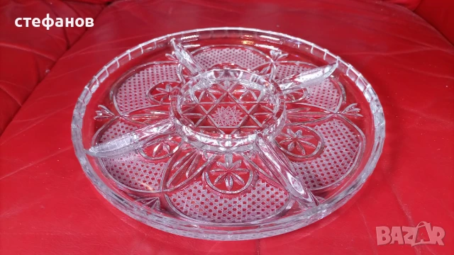 Кристален поднос, ордьоври, ядки, мезета