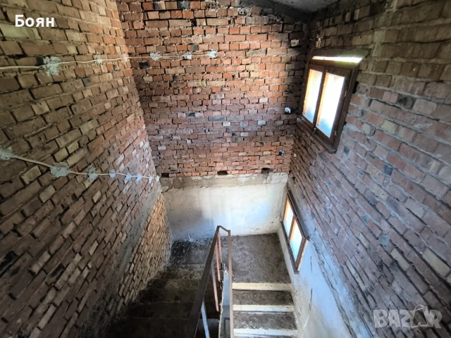 Собственик продава триетажна солидна къща 320 кв.м. в с. Тияновци, област Видин  , снимка 9 - Къщи - 43476121