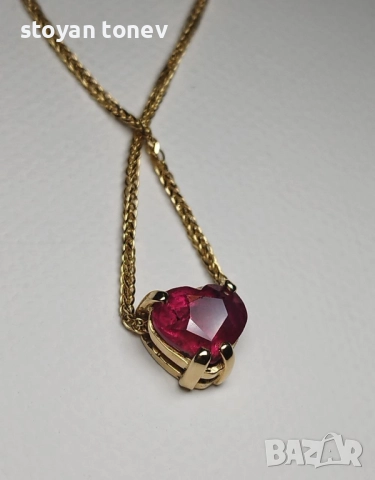 Медальон с форма на съце с естествен, ненагряван рубин в 14К златен обков! Нов! Сертификат!, снимка 4 - Колиета, медальони, синджири - 51537547