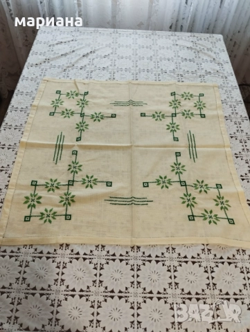 ръчно-бродирани карета 65/65см., снимка 2 - Други - 52835386