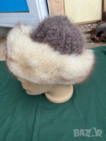 Продавам руска шапка (бяла лисица), снимка 3 - Шапки - 39412565