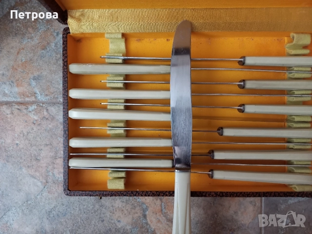 Два комплекта със прибори, ножове, снимка 4 - Прибори за хранене, готвене и сервиране - 52323025