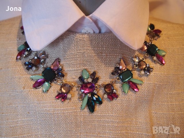 Колие с кристали, снимка 2 - Колиета, медальони, синджири - 33146002