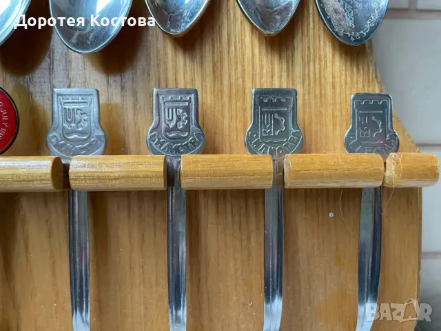 Красиви лъжички за чай/кафе с дървена стойка за стена от Англия, снимка 5 - Антикварни и старинни предмети - 50234604