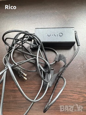 Оригинално зарядно за Лаптоп Sony, снимка 4 - Кабели и адаптери - 49779529