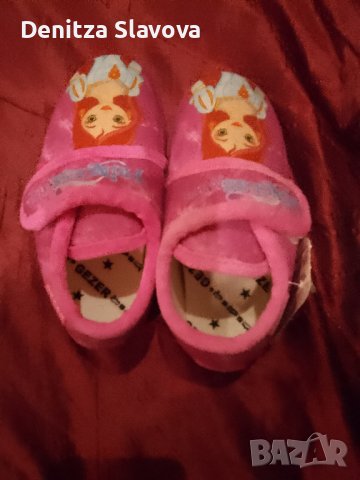 Продавам детски пантофи.