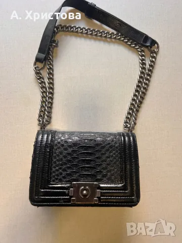 Черна дамска чантичка тип Chanel