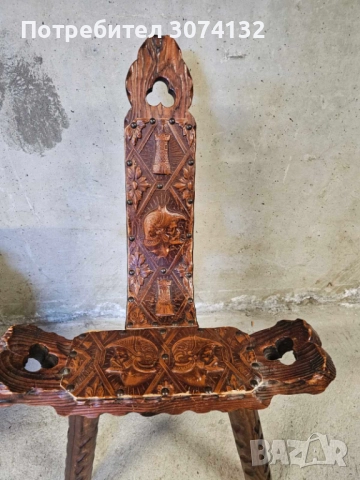 Трикрако столче с дърворезба, снимка 2 - Антикварни и старинни предмети - 52135505