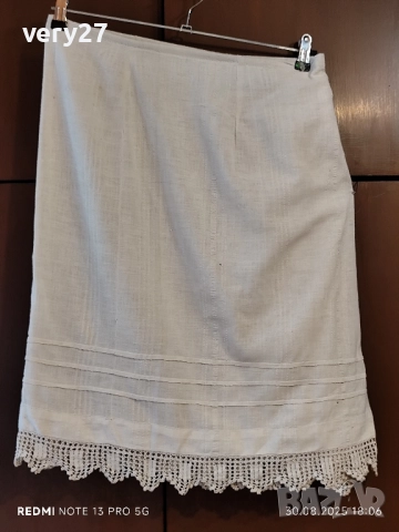 Стара тъкана пола с бродерия