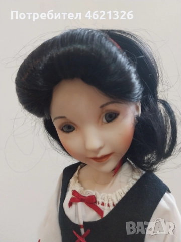 Колекционерска порцеланова кукла Снежанка от колекцията „Героини от приказните гори“ на Diana Effner, снимка 4 - Декорация за дома - 52043963