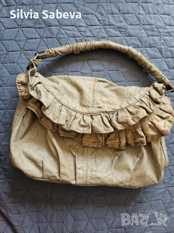 Дамска бежова кожена чанта с една дръжка