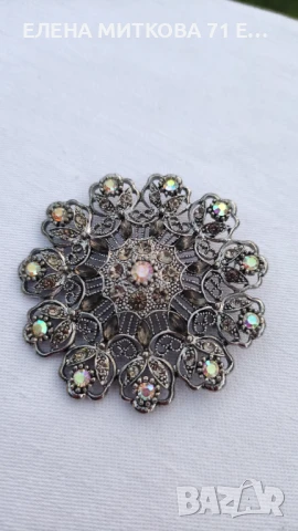 Красива брошка с филигран и камъни, снимка 1
