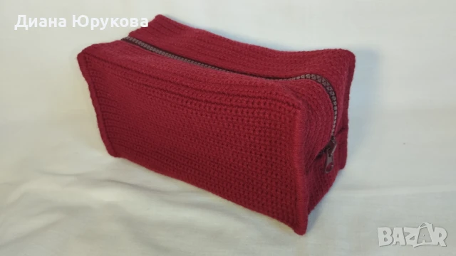 Дамски плетен несесер