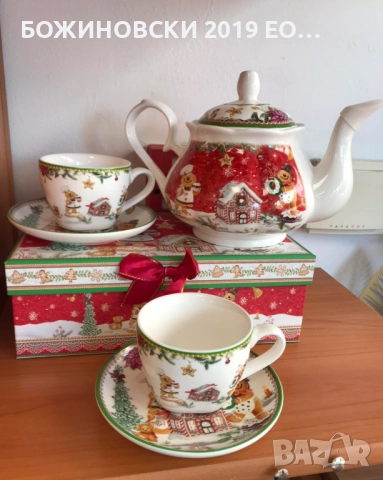 Порцеланов чайник с Коледни мотиви в красива кутия, снимка 1