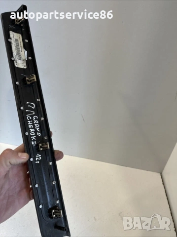 Предна лява степенка за вход за Jeep Grand Cherokee (2012) 1NC81DX9AB, снимка 2 - Части - 53508761