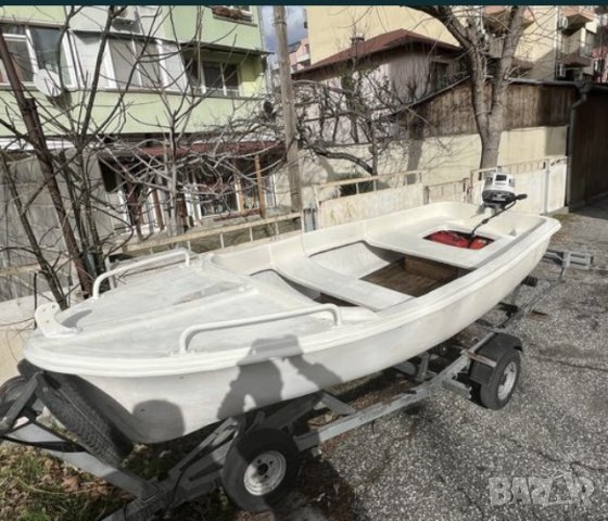 Продавам лодка с мотор, снимка 1 - Воден транспорт - 44020150