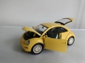 Volkswagen New Beetle 1998 г , Bburago, Мащаб 1:18 , Italy. , снимка 4